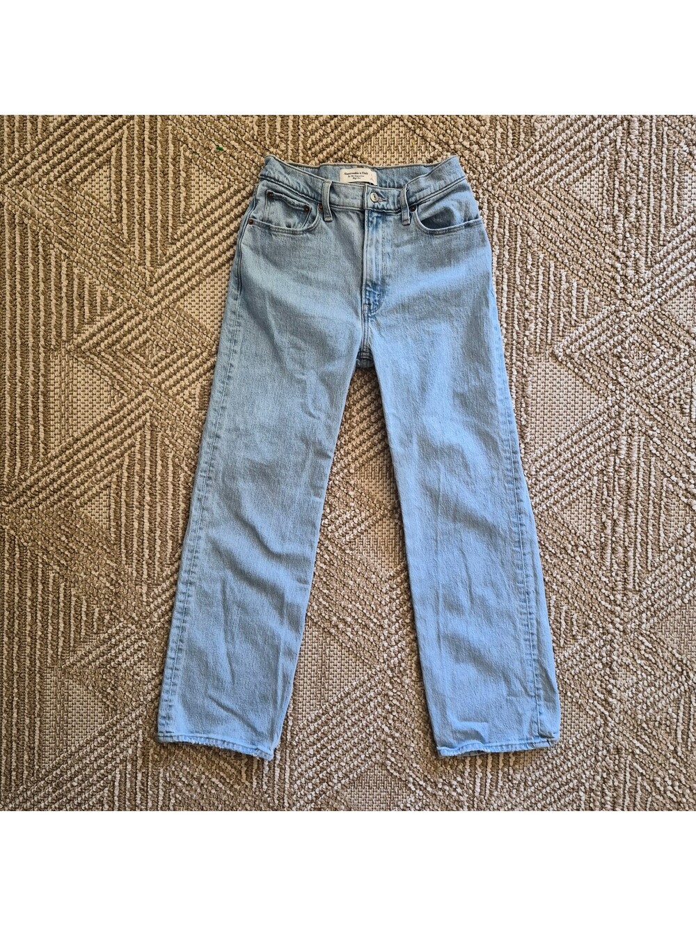 Abercrombie & Fitch High Rise 90's Relaxed Jeans Light Wash 26"